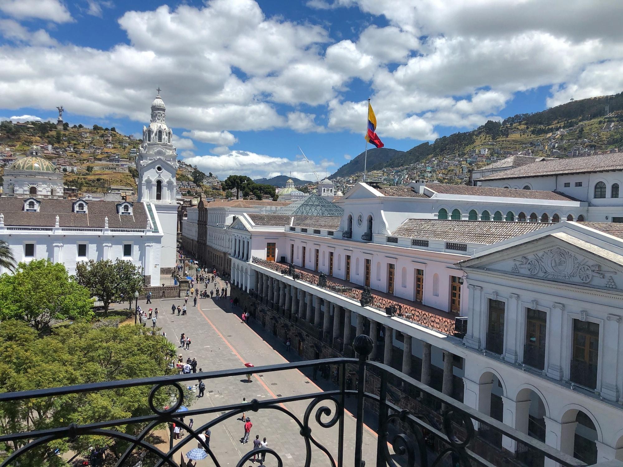 Plaza Grande Hotel Quito Esterno foto