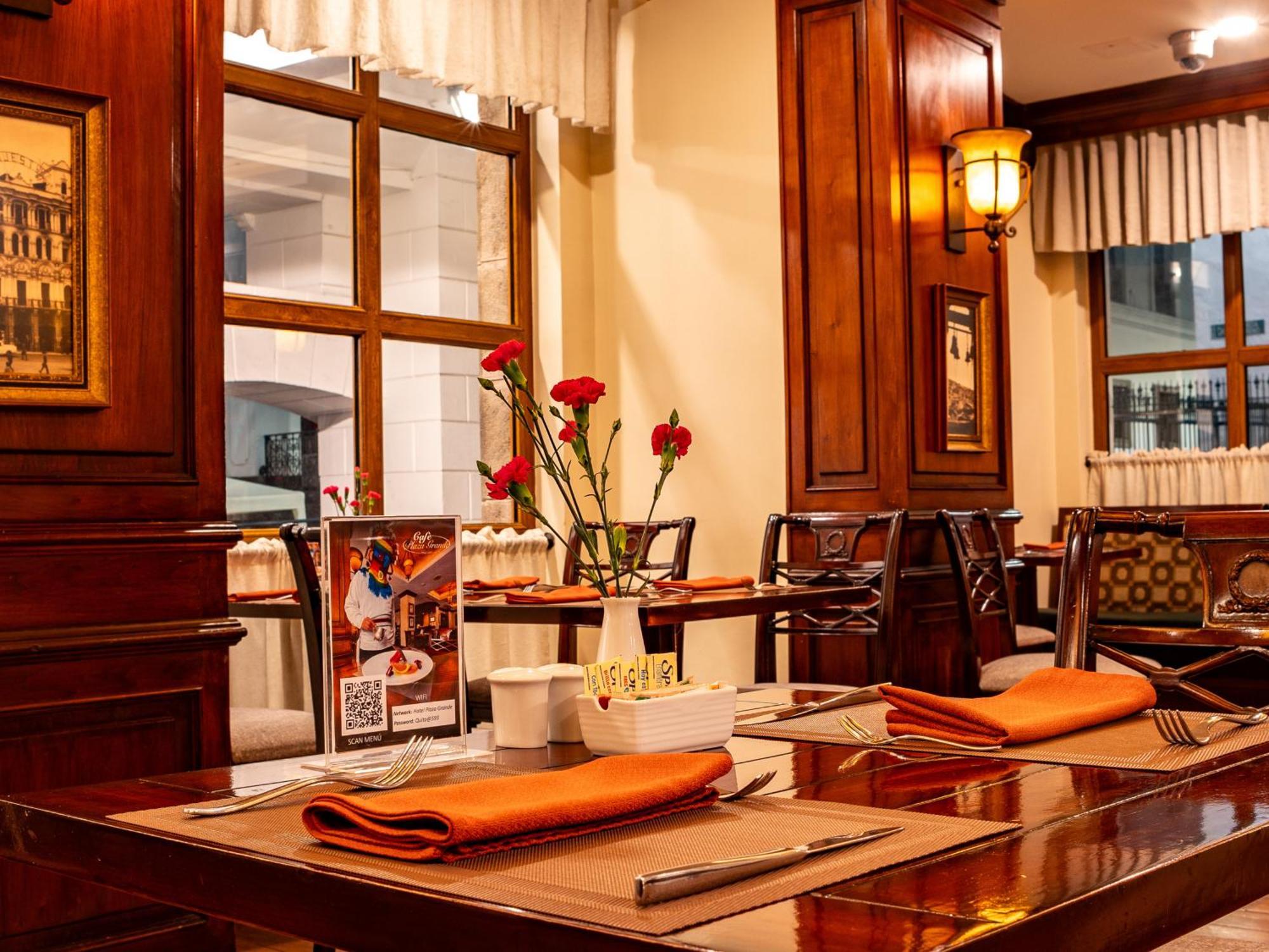 Plaza Grande Hotel Quito Esterno foto