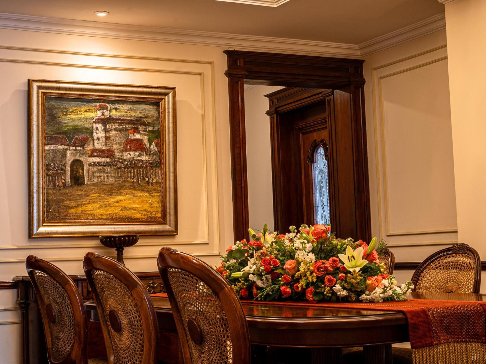 Plaza Grande Hotel Quito Esterno foto